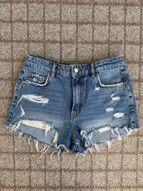 Women’s Zara HW cut-off denim shorts size 6